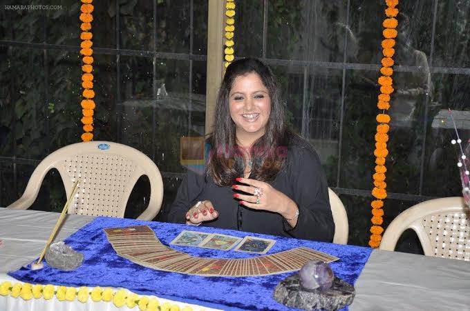 hire tarot card reader for party events 3delhi gurugram noida