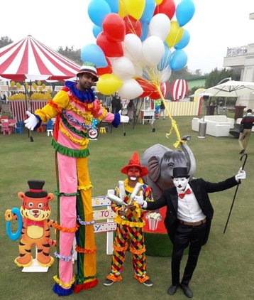 stilt walker1